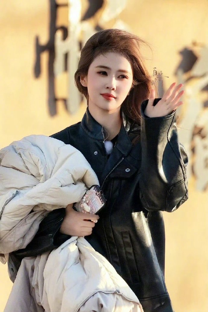 皮衣一穿帅出新高度！又美又飒谁不爱～ ​​​