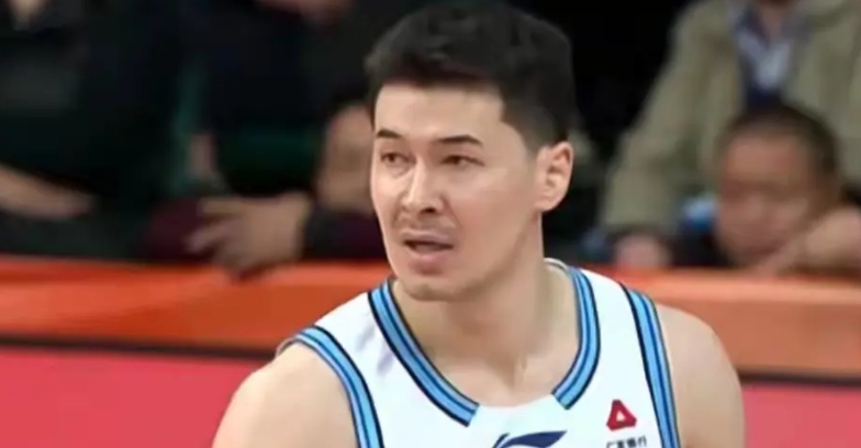 新疆队的球迷，真正懂球的少，喜欢乱喷的多。喷刘炜有情可原，喷吴冠希情有可原，喷李