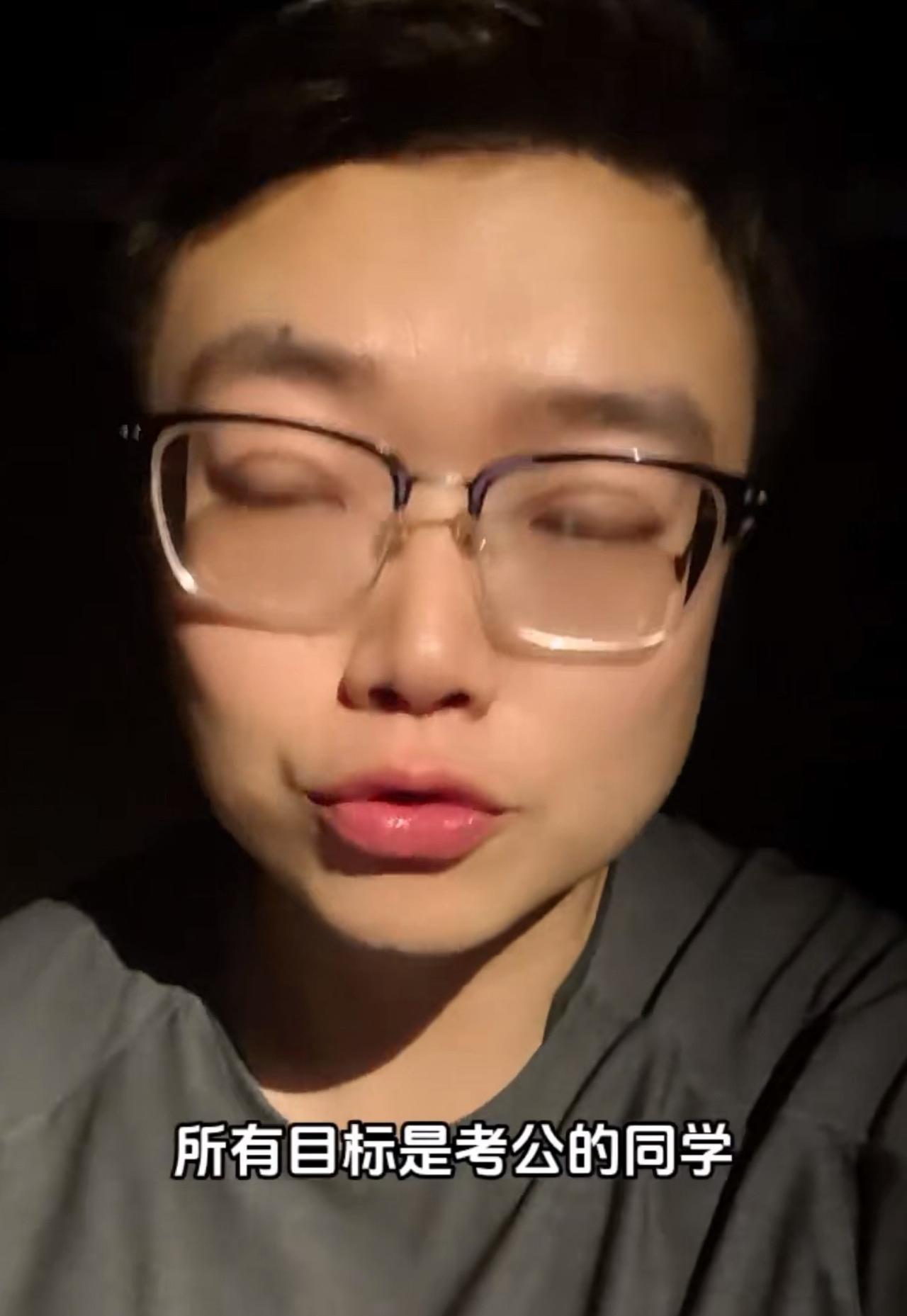 对于这位博士的观点，不少网友纷纷表示赞同，“这看法挺实际的，考研也是给自己加份保