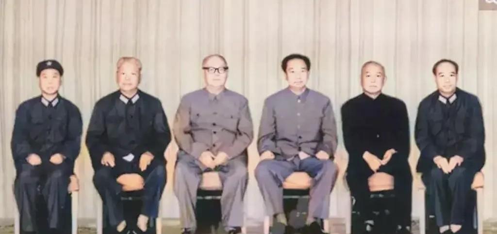 这几位都是忠心耿耿！毛主席的忠诚卫士！
人民为您点赞！
华主席正直无私高风亮节，