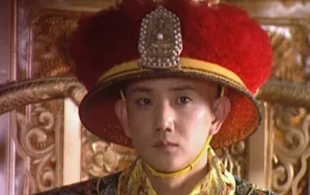 2001年，《康熙王朝》筹拍，从定主角焦晃到陈道明，都在紧锣密鼓的有序进行。但就