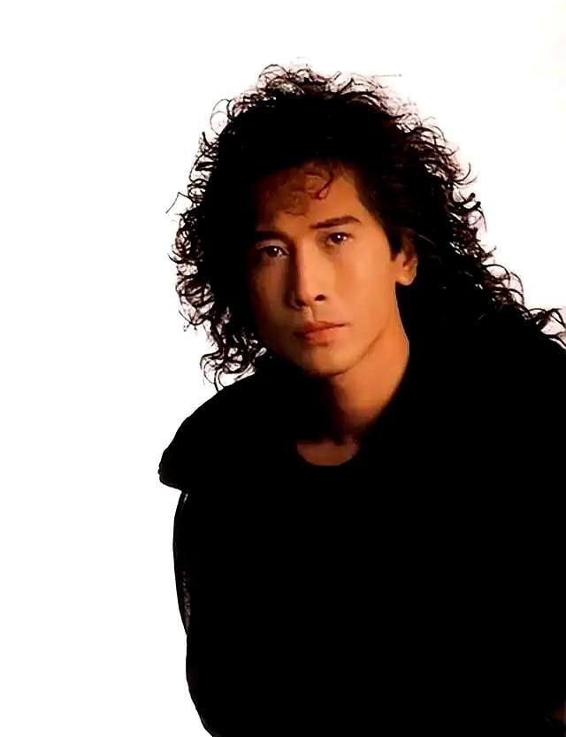 私生子曝光那天，王祖贤一句“算了”把17年情锁进箱子，齐秦至今没找着钥匙。
箱子