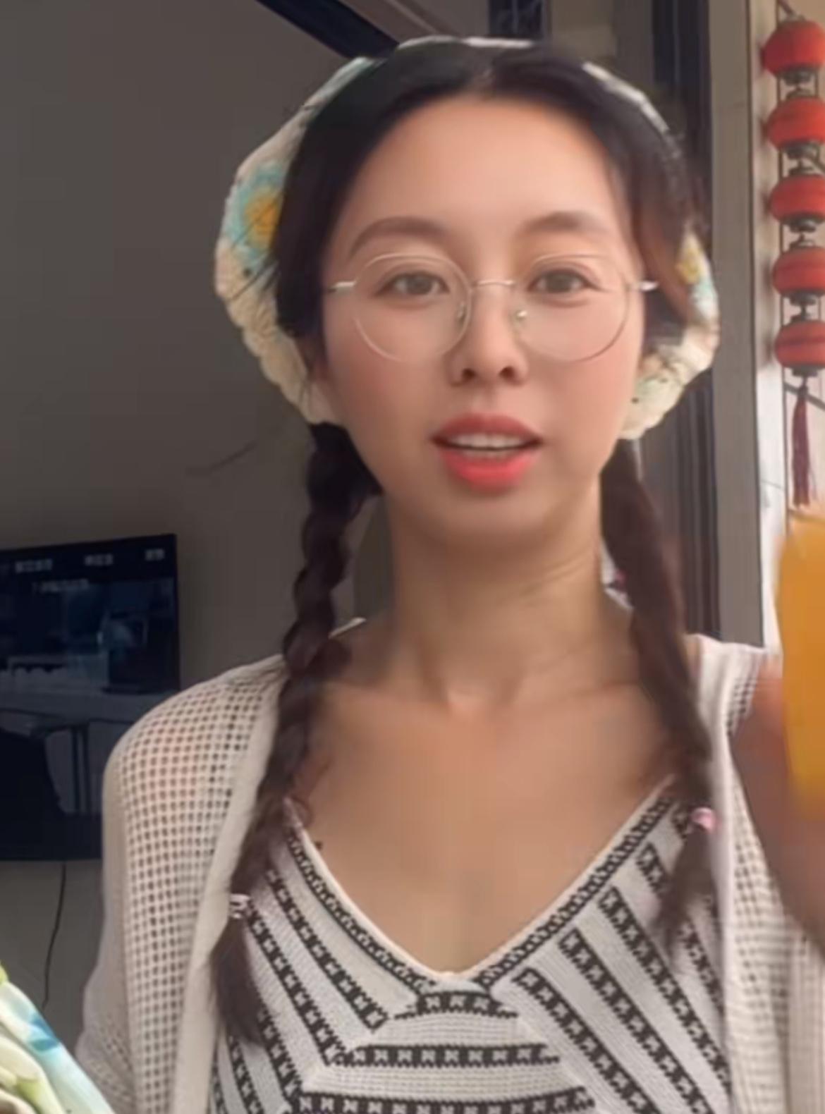 “人家没有钱的时候才认儿子，现在人家有钱人，连儿子不要了”。
按常理，田静之前是