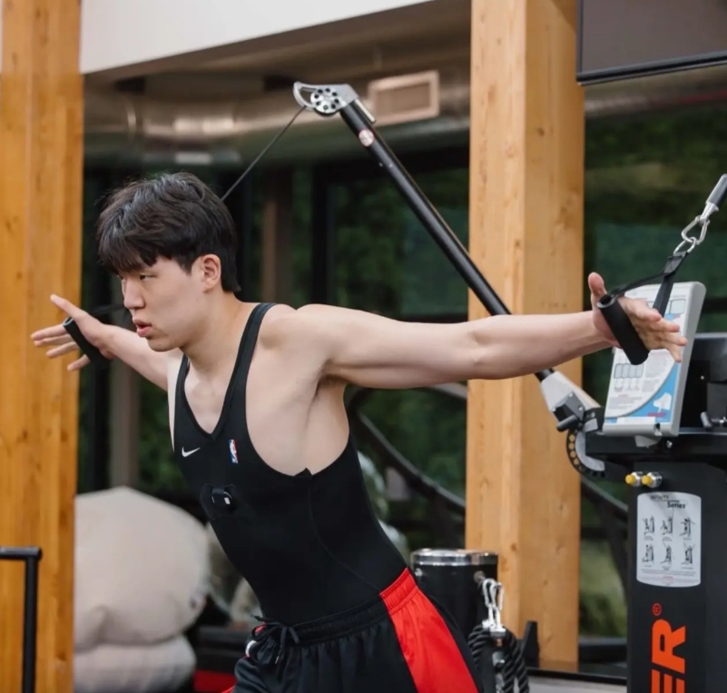 兄弟们，这时候真得鼓励杨翰森了
教练极度不信任，一个犯错就换下dnp。(我们都知