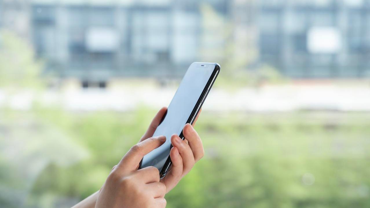 手机绑定了银行卡的，一定要打开这两个开关，不然钱没了你都不知道