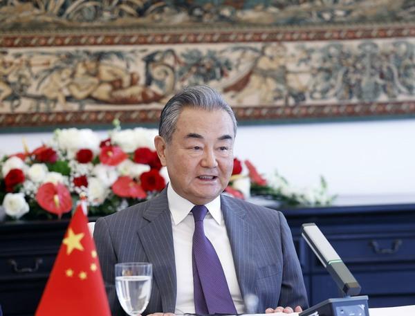 欧盟27国代表齐聚北京，王毅赶在访欧之前，直接把话挑明
6月25日，我国外长王毅