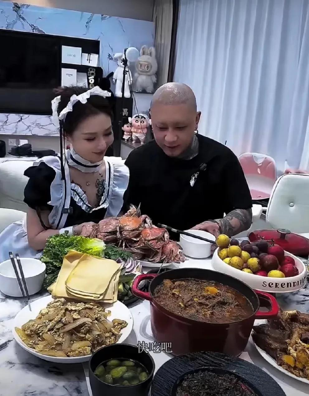 方丈又结新欢，这个真不知道是谁了！
             fz方丈又处新对象