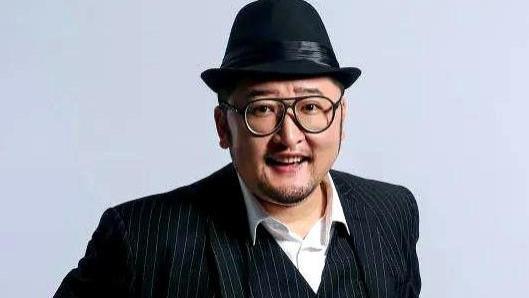 42岁男演员街头摆摊刷鞋，本人回应→