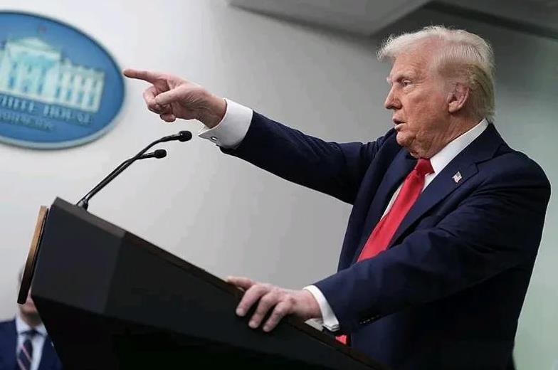 特朗普一纸命令，
直接给美国重要行业领域送来严重损伤，
印度莫迪成为“重要功臣”