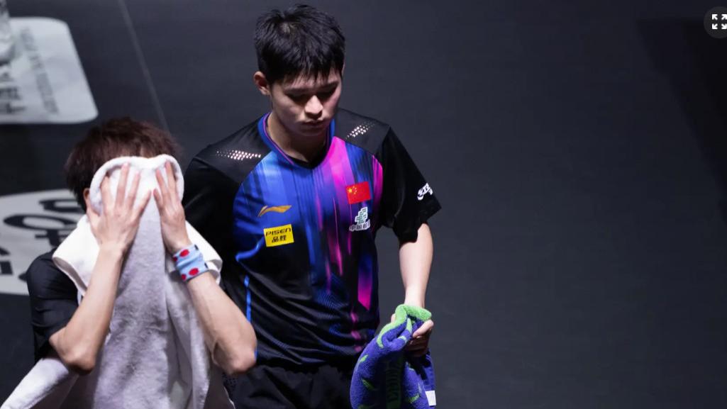 爆冷出局！林高远 / 林诗栋止步世乒赛男双八强，失落背影写满不甘