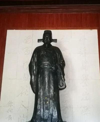 都说张居正为大明续命60年，但要是没有于谦，可能就没有大明了。
正统十四年的秋天