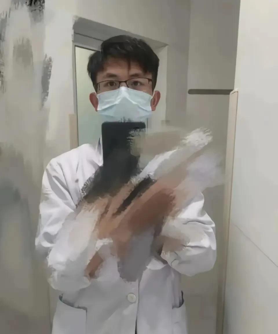 不知道为啥，最近全网都在议论这个罗医生
根据我不断翻找网友们发的，我找到了一个说