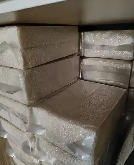 黑龙江，有一位阿姨在网上诉苦，前几年疫情期间，她跟丈夫因为担心物价会上涨，所以花