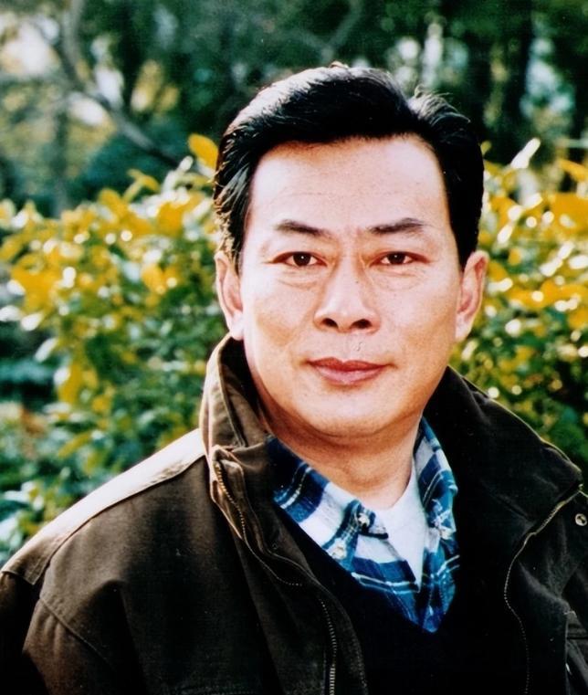 1984年，宝贝儿子患了癫痫病，不久后，王诗槐离婚，和有智力残疾的儿子相依为命，