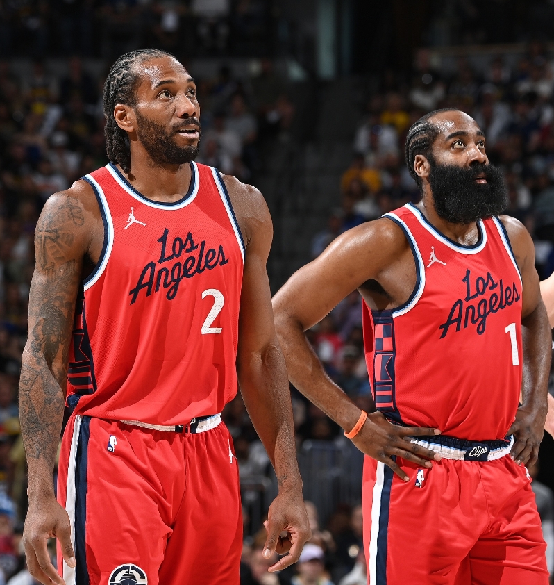 哈登要求洛杉矶快船队交易自己，因为他已经觉得自己在洛杉矶快船队没有未来，在这里他