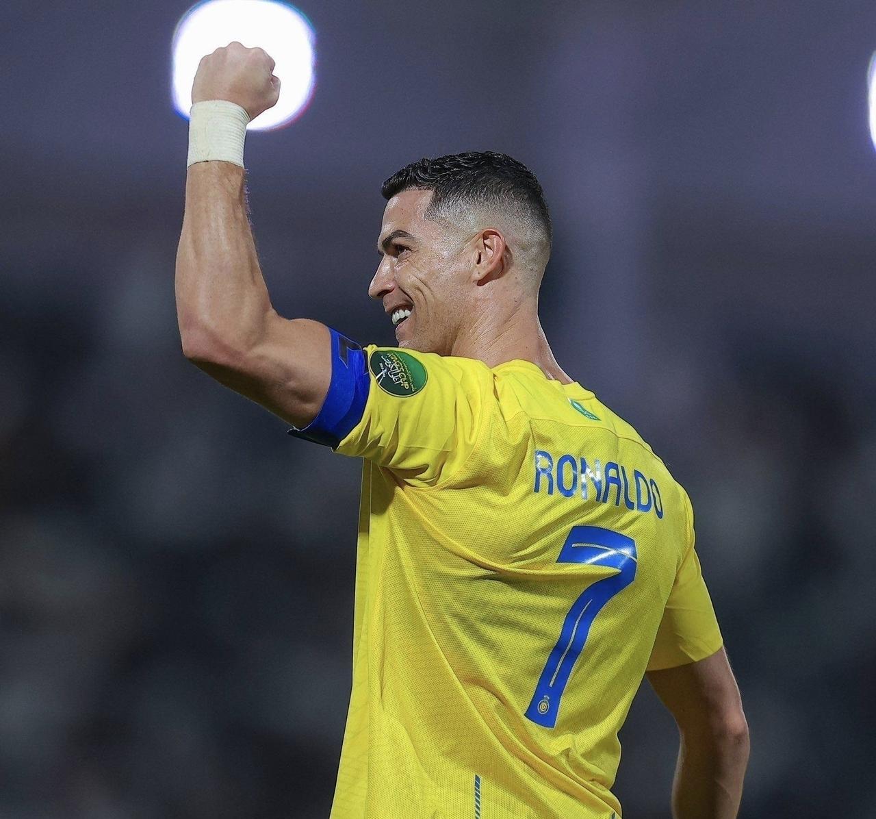 我罗又是第一名！欧冠正赛射手榜排名
舍甫琴科 48球  乌克兰传奇前锋
哈兰德 