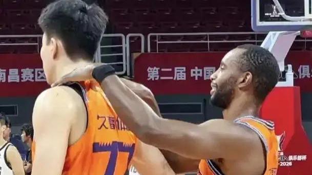 上海败广厦，赛后表现不佳的不是张镇麟和洛夫顿，他效率两成