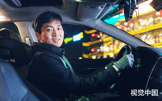 开车送女乘客，得知丧尸病毒爆发了，却没想到我靠遗产逃过了一劫.....