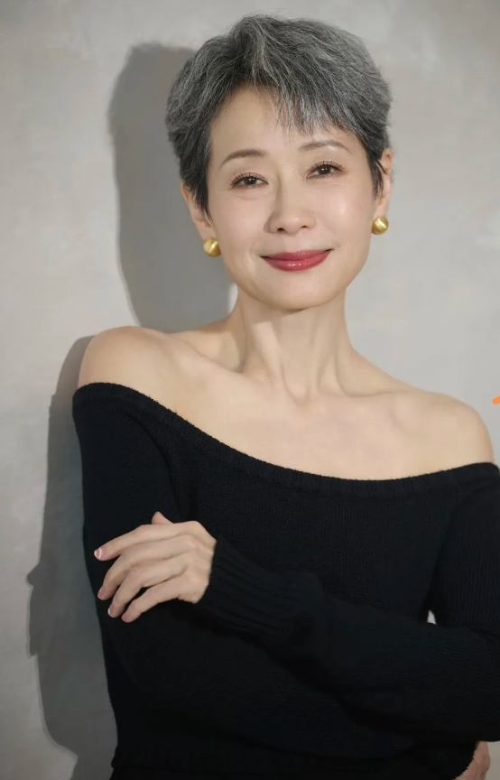 这次，我真的要为叶童点赞。

叶童已决定不再继续参与《新白娘子传奇》演唱会了。不