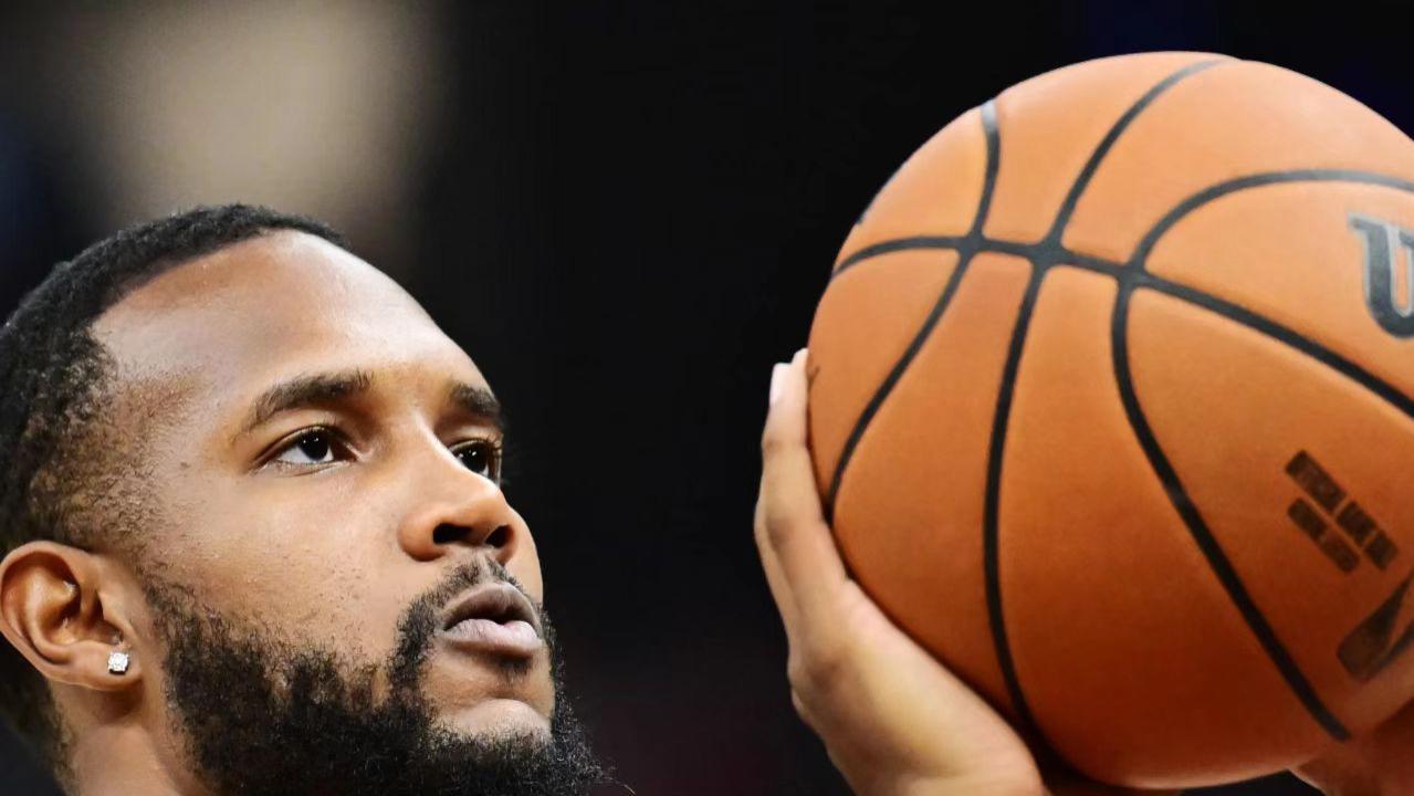 "1分险胜！莫布里25+12统治攻防，巴恩斯绝杀仅差1厘米"