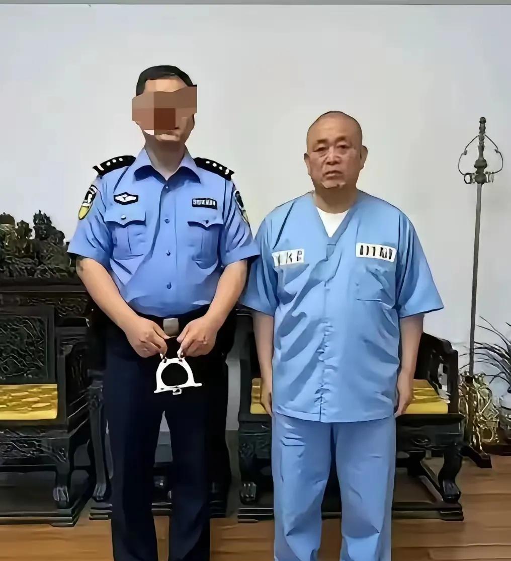 释永信，1999 年披上袈裟成为方丈，到 2025 年因刑事犯罪被调查带走，历时