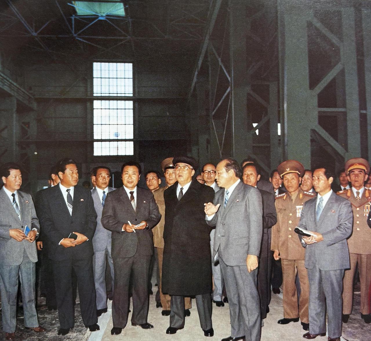 1989年10月金日成视察“5月18日”大型锻造厂
