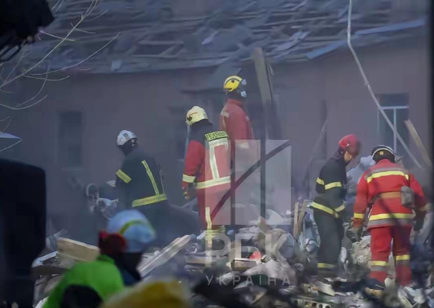 俄罗斯51号军火库被炸，俄罗斯报复乌克兰多个地区，造成基辅上百名平民儿童伤亡！