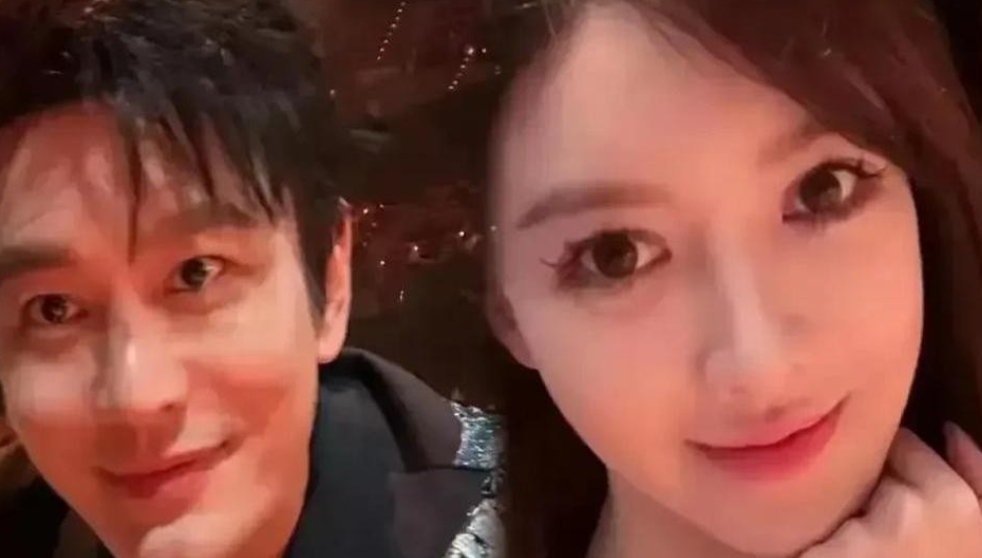 娱乐圈又有大新闻！狗仔蹲到了惊人消息，叶柯在上海某高端私立医院顺产女婴，黄晓明全