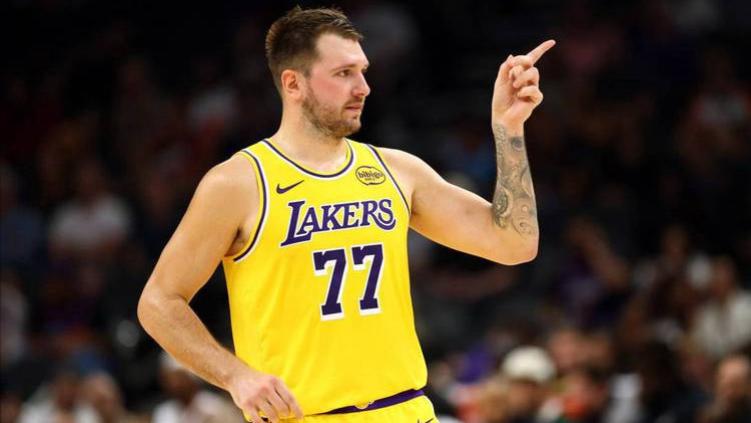 谁尽力？谁犯罪？谁的打法不团队？快看今日NBA红黑榜！（11.9）