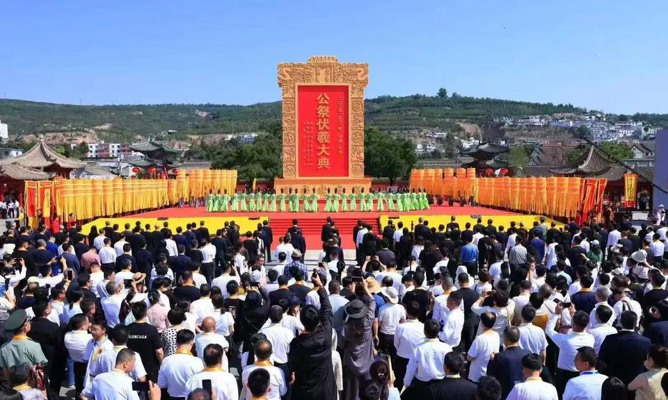 甘肃的问题就是在舆论场缺乏正面的声音，反而经常内部相互拆台。这几年甘肃的经济有起