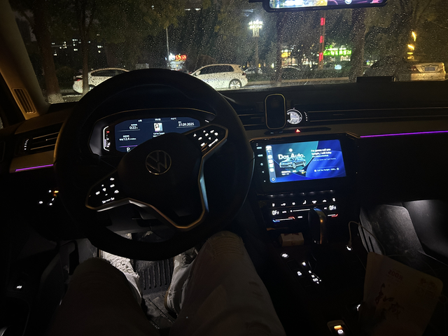 迈腾b8l
车还不错，就是油耗太高了，降不下来，市区开要十个油以上，各种异响