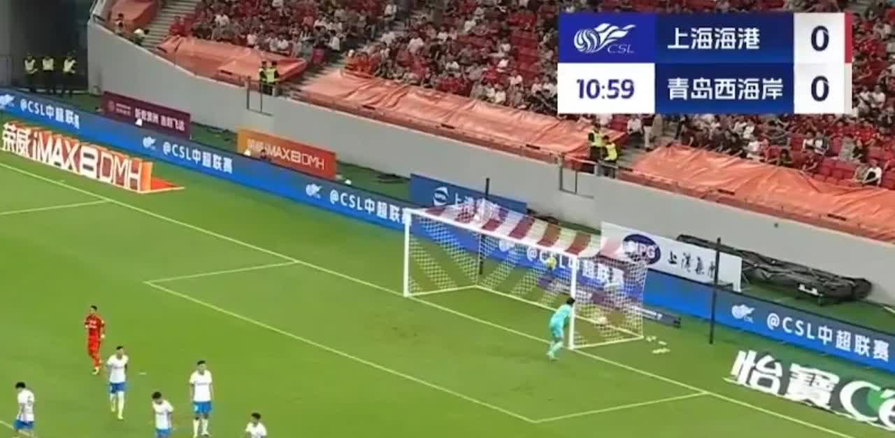 丑爆了！海港主场这破布真是给上海跌份
上海海港坐镇上汽浦东足球场迎战青岛西海岸