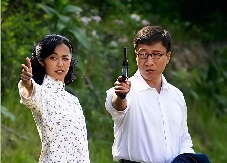 大家知道这是电视连续剧《潜伏》里面的剧照，主人公余则成和他的三位女人，他内心最深