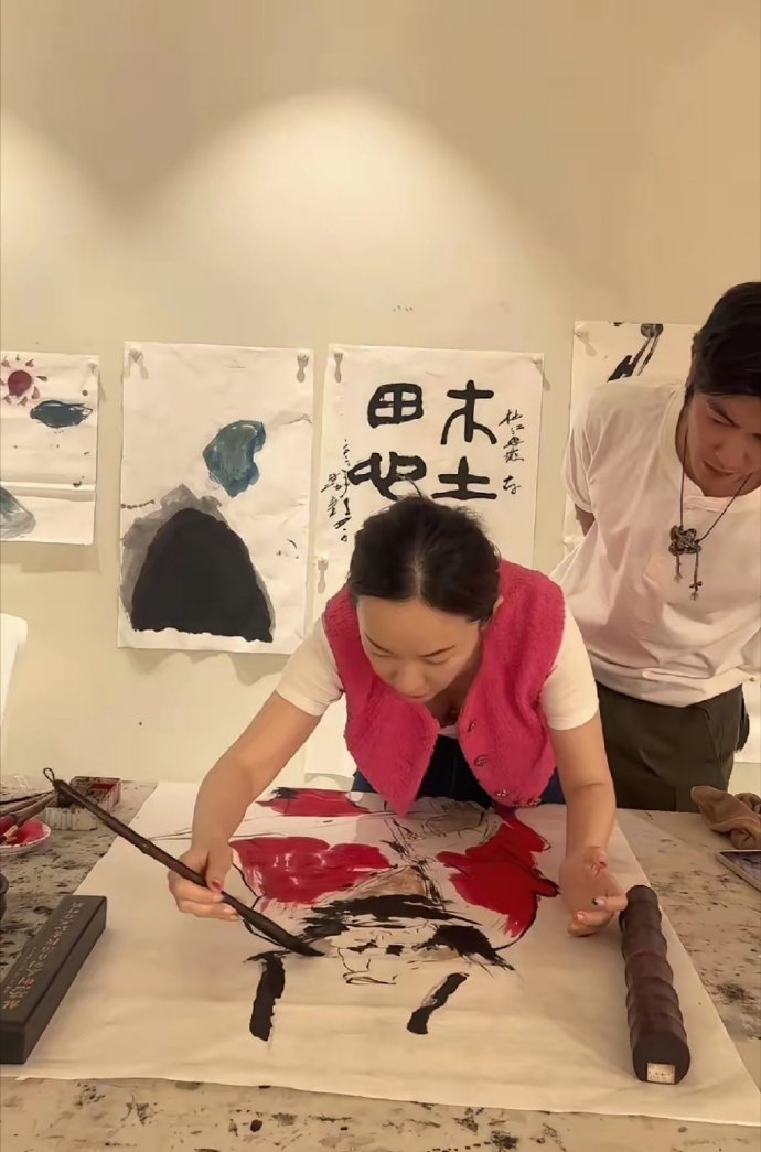 霍思燕姐姐也太宝藏了吧！人长得漂亮，演戏又好，居然还会画画，这绝活也太多了，真的