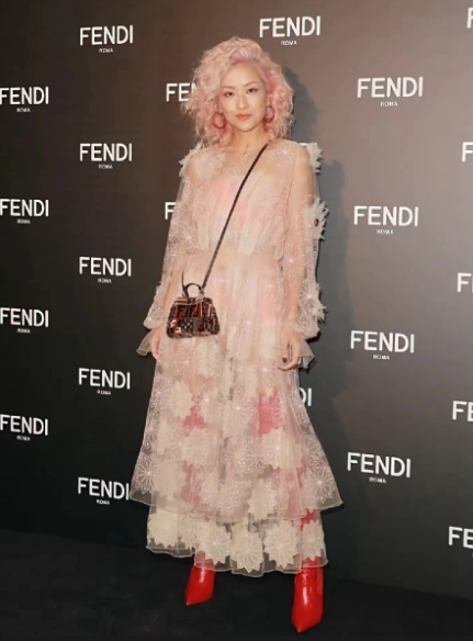 陈奕迅妻子徐濠萦的衣品很时尚，但一般的人驾驭不来，很超前以至于很多人跟不上节奏。