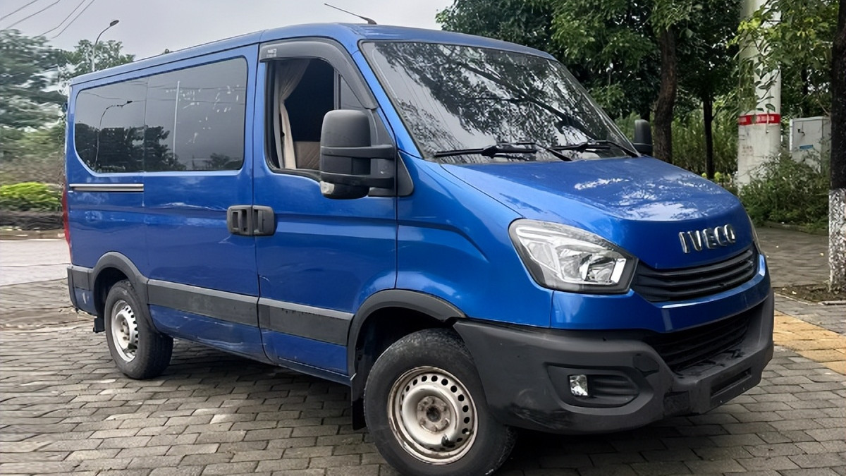 蓝色梦想款座驾，依维柯欧胜改装床车旅行，自改露营车更具个性化