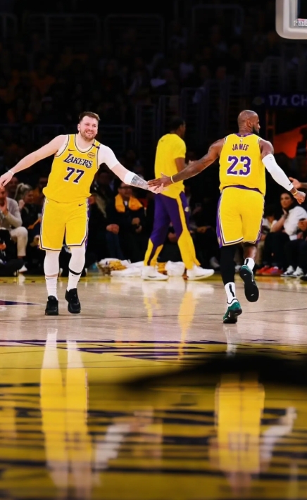 随着赛季深入感觉77跟老詹走不远
赢球能解决一部分问题，但比赛过程中又感觉没解决