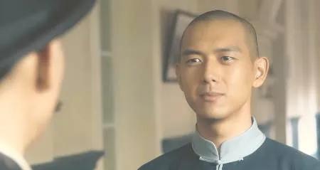 人民日报犀利点评《人生若如初见》，话语皆说到观众的心坎之上。
《人生若如初见》以