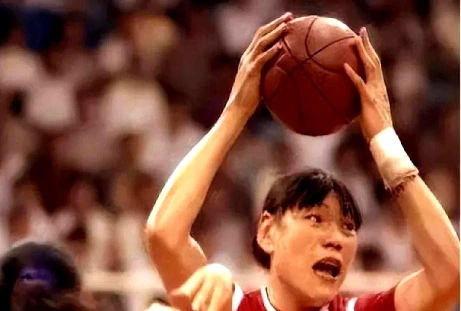 截至目前，国家女篮史上中锋身高排名前十位的运动员:
2、韩旭——2米11
4、郑