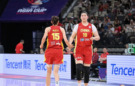 日本队平均身高不到1米8，中国女篮双塔绝对碾压内线，其实日本队想爆冷只能外线三分