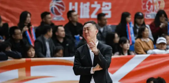 CBA季后赛12进8，浙江104:81大胜青岛扳平大比分！青岛队代理主帅临场指挥