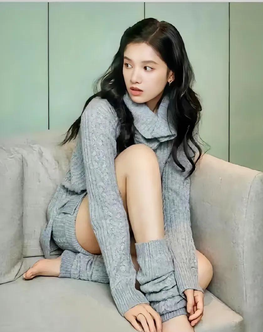张婧仪，168cm，素甲美脚