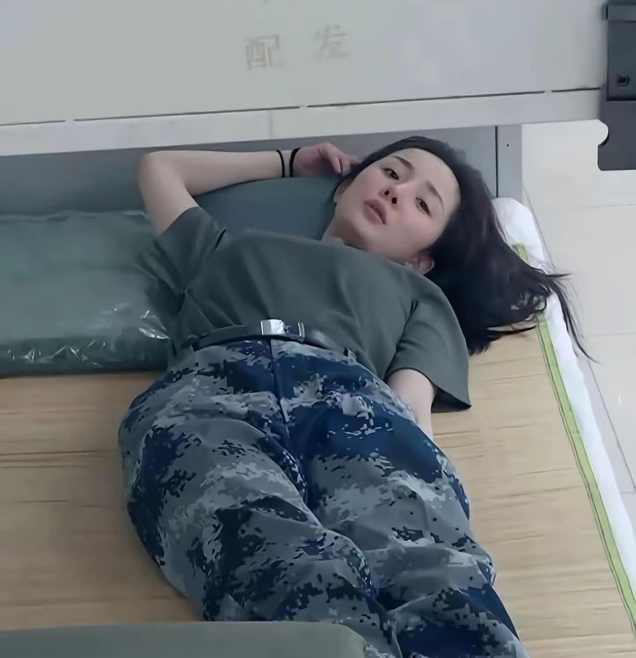 杨幂。