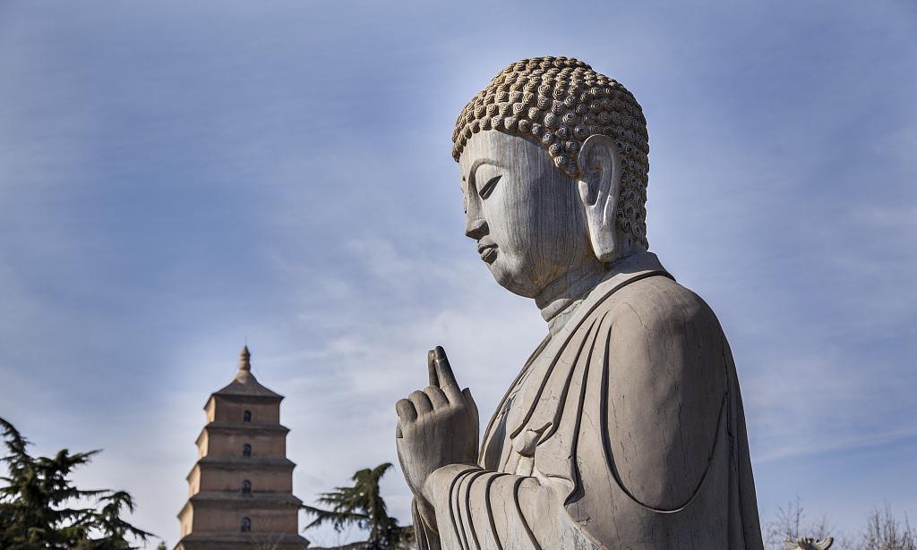 灵山就在汝心头，转机往往在转念之处。有人专注于寻找捷径，有人则喜欢挑毛病，但无论
