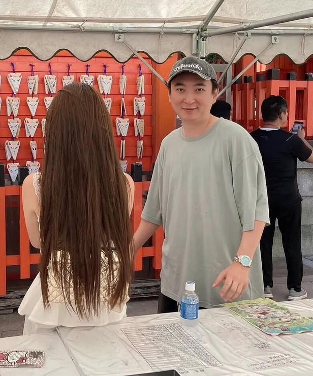 王老爷子可以把心搁放肚子里了，
王思聪这个花花公子算是做到头了。
不是因为他口袋