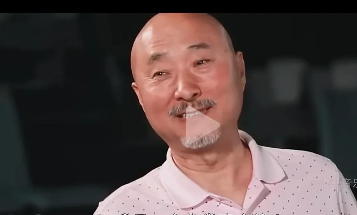 《戏台》即将上映，我们都欠陈佩斯一张电影票。作为曾经的喜剧明星，陈佩斯竟然没有获