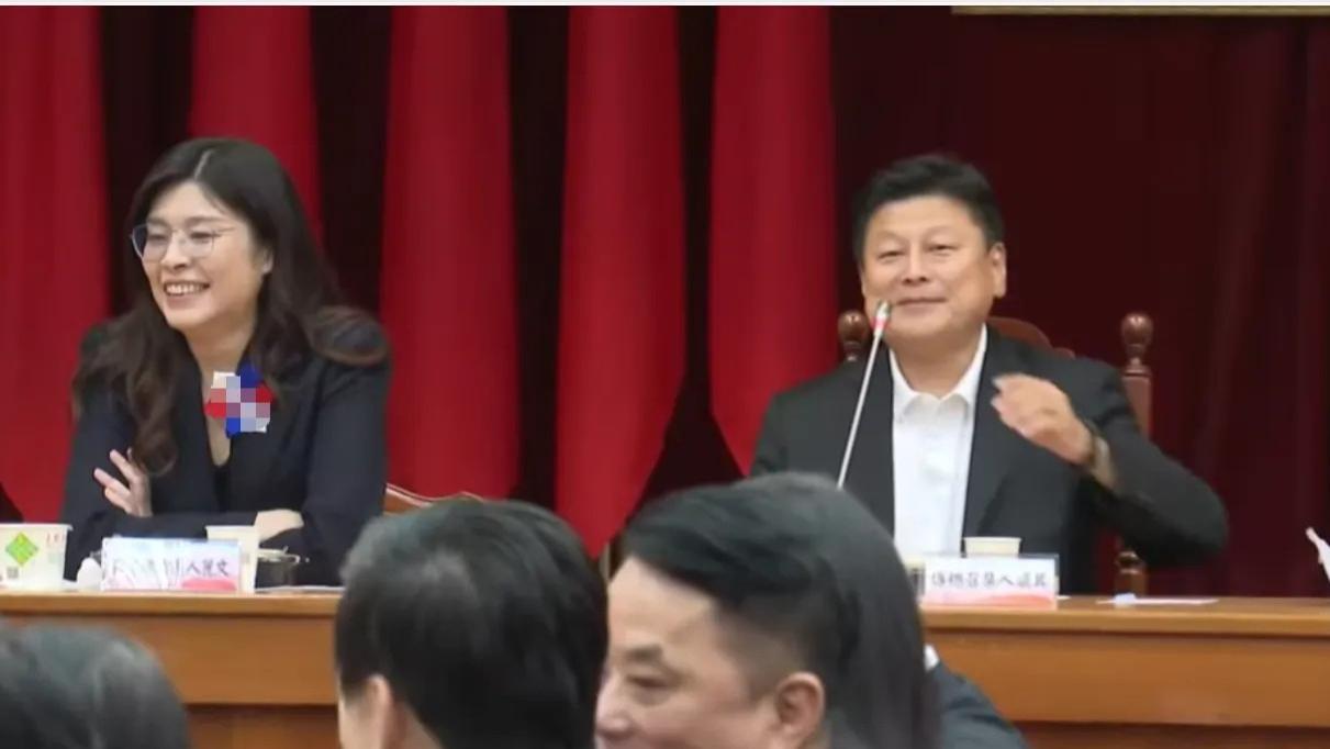 傅崐萁请郑丽文吃豪华盒饭