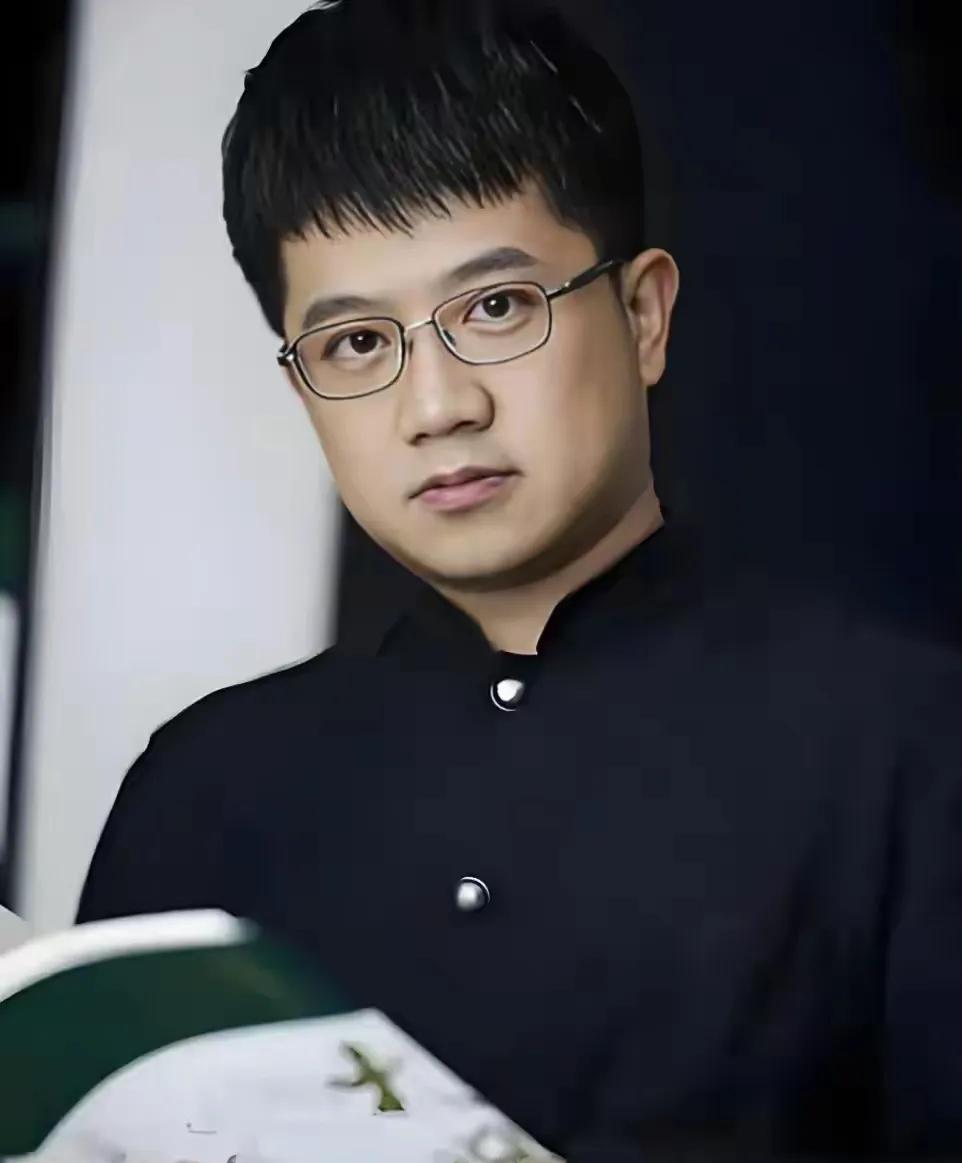 “文字鬼才”马伯庸：从普通上班族到年入百万，他只做了这三点。
马伯庸花11天的时