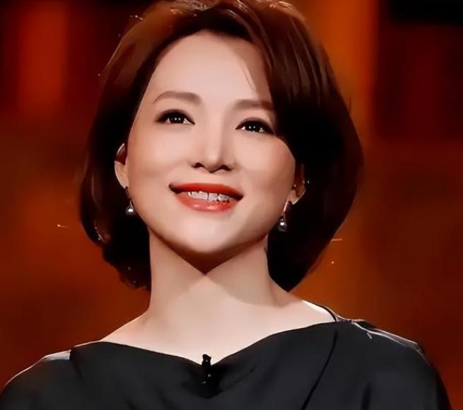 央视名嘴杀回战场：董卿重回荧幕，康辉退居幕后？ 这波央视人事变动炸出多少回忆杀？