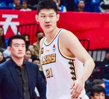 CBA8进4，广厦和山西具冠军相，分列上下半区。上半区，辽宁队虽三连冠但战残阵新